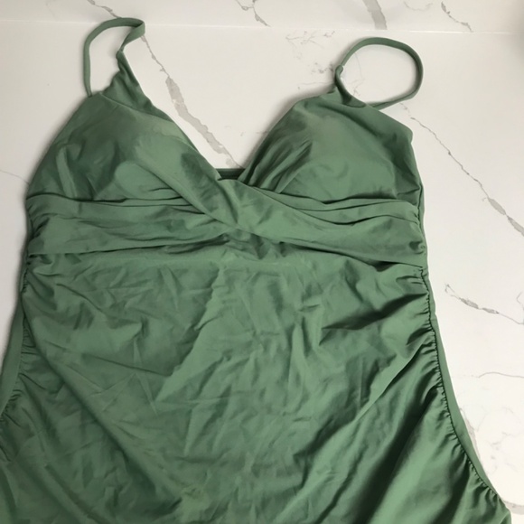 Tankini Swimsuit top Women’s XXL Olive Green NWOT - Picture 4 of 8